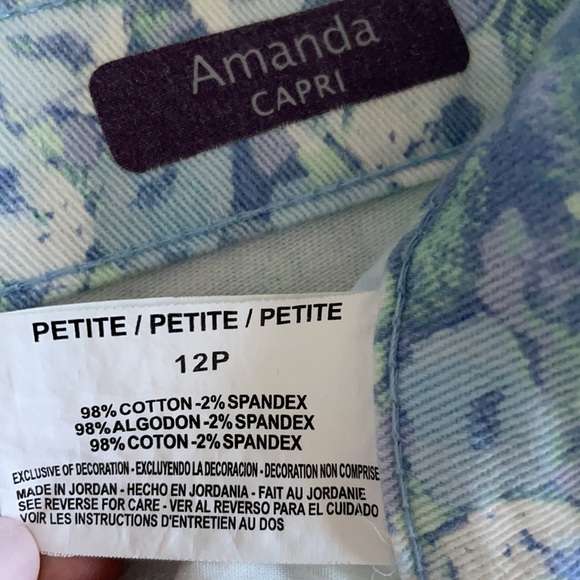 Floral print denim capris. Size 12P - Picture 6 of 6